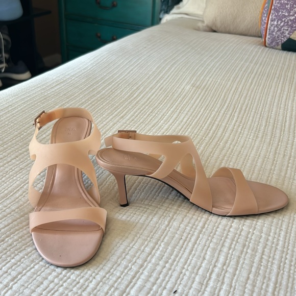 Zara blush color, plastic sandal, heel height one and a half inches size 39 - Picture 2 of 5